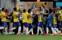 Brasil supera nervosismo da estreia e vence Croácia por 3x1