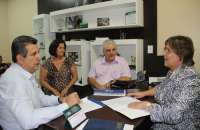 Célia assina termo de cooperação com Agência de Fomentos