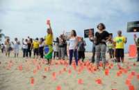ONG Rio de Paz faz ato na Praia de Copacabana e cobra da Fifa mais ações sociais