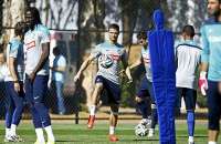 Cristiano Ronaldo aparece com proteção no joelho em treino de Portugal