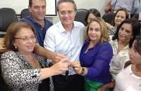 Renan ao lado da ministra Ideli Salvatti entregou kits a conselhos tutelares de Alagoas