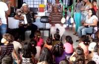 Crianças aprendem literatura e arte popular nas Arapiraquinhas