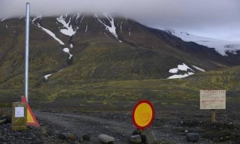 Sinais de alerta bloqueiam a estrada para vulcão Bardarbunga, na Islândia