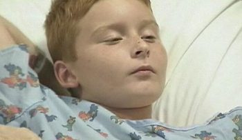 Menino de 9 anos teve 30 ferimentos pelo corpo após ser atacado três vezes por um jacaré na Flórida
