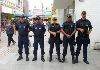 Agentes do GAAO permanecem de prontidão nas ruas do Centro de Maceió.