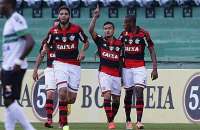 Flamengo vence Coritiba