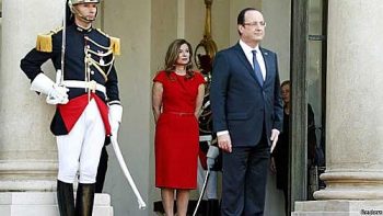 'Livro pode manchar gravemente a imagem de Hollande', diz consultora de comunicação