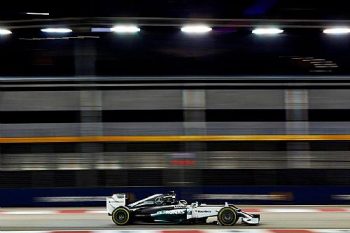 Com a vitória, Hamilton assume a liderança no Mundial de Pilotos