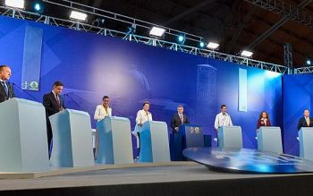 Candidatos no debate da CNBB, que foi conduzido pelo jornalista Rodolfo Gamberini, da Rede Aparecida