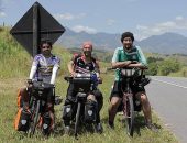 Filipe Falcone, Felipe Fontes e Marcelo Rachmuth durante a viagem de bicicleta pelo Brasil