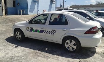 Taxistas credenciados pela SMTT terão documentos com chips