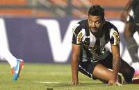 Caído no gramado, Wallyson era o retrato do Botafogo na derrota para o Santos