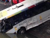 Dois ônibus bateram na Rua Visconde de Albuquerque, no Leblon