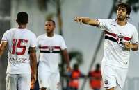 Kaká comemora gol que definiu o triunfo do São Paulo sobre o Vitória no Barradão, em Salvador