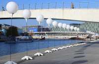 Balões ao longo do trecho do antigo Muro de Berlim serão lançados aos céus neste domingo