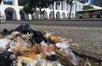 acúmulo de lixo em alguns pontos do Rio