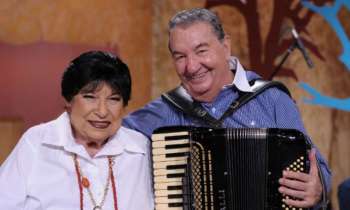 Inezita Barroso e o músico Caçulinha em programa exibido em 20141