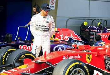 Hamilton olha para Ferrari: desejo para a próxima temporada?