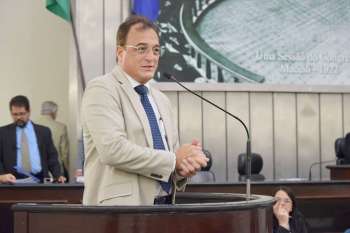Deputado Galba Novaes criticou a postura de Ronaldo Medeiros como líder do governo na ALE