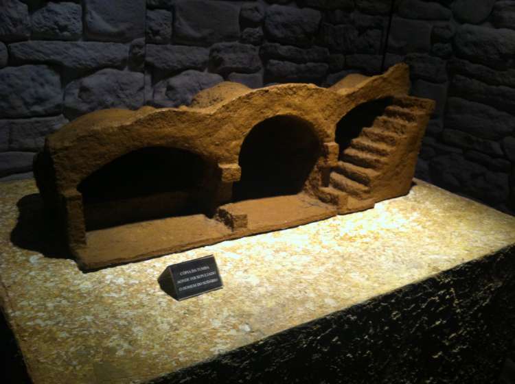 Miniatura de onde Jesus teria sido sepultado
