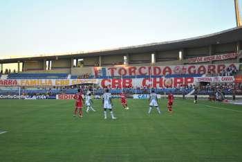CRB e Luverdense no Estádio Rei Pelé, em Maceió