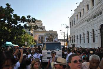 Procissão de Nossa Senhora dos Prazeres leva milhares de fiéis às ruas de Maceió