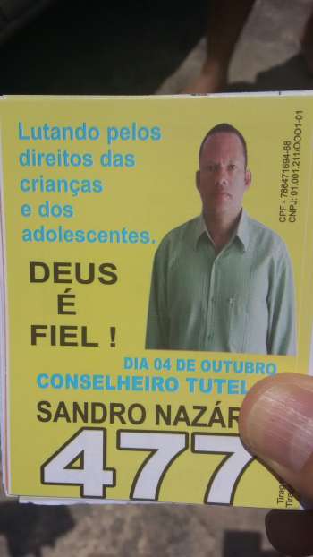 Os santinhos eram do candidato Sandro Nazário