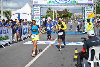 Centenas de atletas participam da Meia Maratona da República