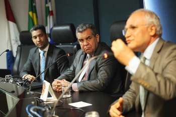 Helder Lima, Washington Luiz e Maurílio Ferraz durante coletiva na sede do TJ. Foto: Anderson Moreira 