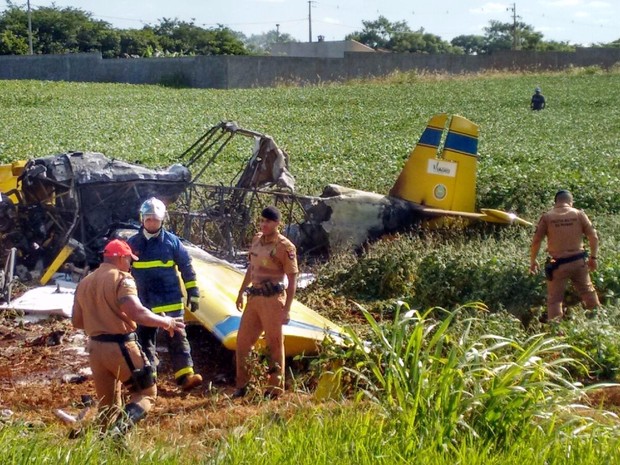 Avião caiu por volta das 17h, próximo à Londrina 