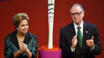 Dilma Rousseff e Carlos Arthur Nuzman durante lançamento da tocha para a Rio 2016