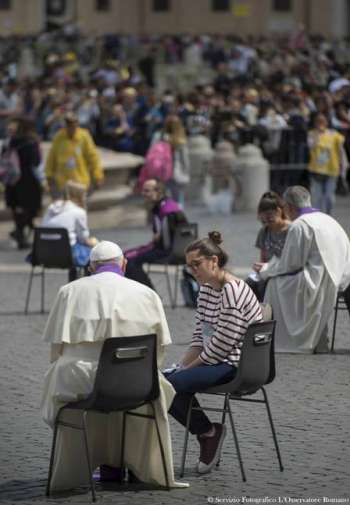 Encontro foi feito na Praça São Pedro, no Vaticano Foto: REUTERS 