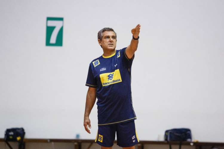 Técnico José Roberto Guimarães conhece adversários