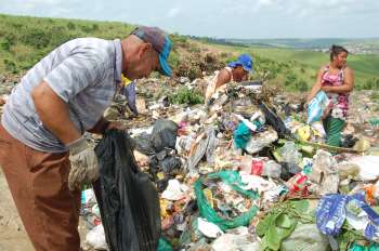 MPT flagra exploração do trabalho infantil no lixão de Atalaia