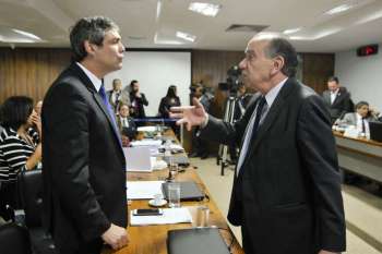 Lindbergh Farias e Aloysio Nunes na reunião da Comissão Processante do Impeachment 