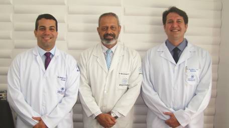 Médicos fundadores do Grupo Alagoano de Estudos em Uro-Oncologia: Divaldo Alencar (oncologista clínico), Mário Ronalsa (urologista) e Caio Arraes (Radioterapeuta)