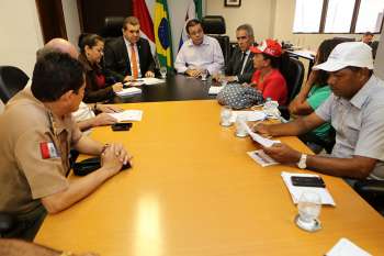 Presidente Washington Luiz e representantes dos sem-terra 