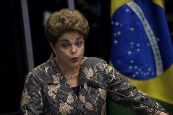 A presidenta afastada Dilma Rousseff faz sua defesa diante dos senadores, na sessão de julgamento do impeachment. Foto: Marcelo Camargo/Agência Brasil 