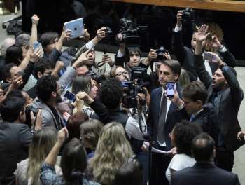 Deputado Jair Bolsonaro é fotografado durante comissão geral na Câmara que debatia violência contra a mulher (Foto: Antonio Augusto/Câmara dos Deputados) 