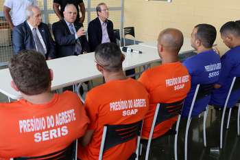Magistrados ouviram as reclamações dos detentos, nesta sexta-feira (23). Foto: Caio Loureiro 