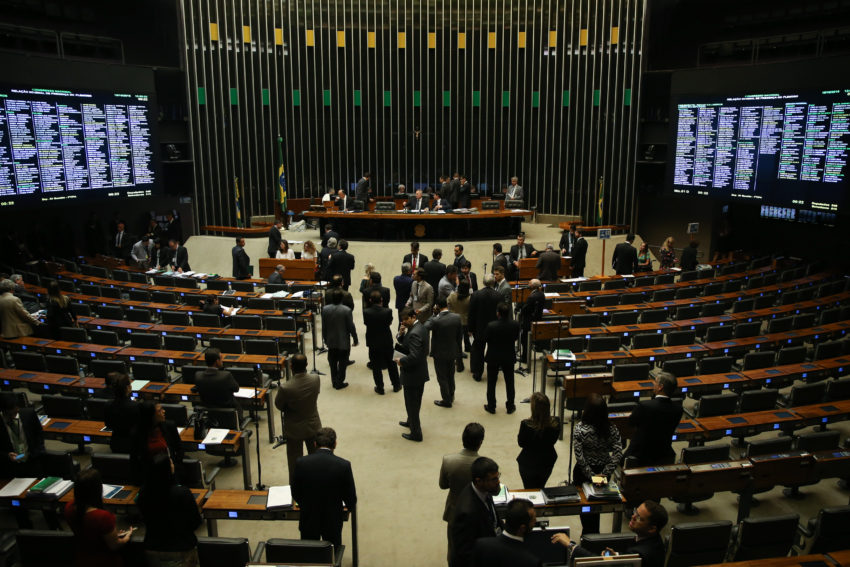 Congresso: deputados aprovam mudança na LDO para governo bancar programa  social; falta Senado votar - Alagoas 24 Horas: Líder em Notícias On-line de  Alagoas
