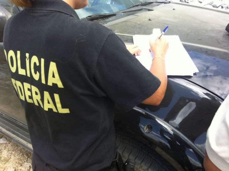 Operação da Polícia Federal prende três por extração mineral irregular