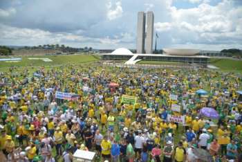 Manifestação em defesa da Lava Jato reúne milhares de pessoas na Esplanada dos MinistériosMarcelo Casal/Agência Brasil  