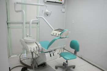 Sala de atendimento odontológico na USF Caic Virgem dos Pobres.