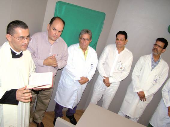 Padre Cícero Lenisvaldo e os médicos Antonio Alício, Renato Resende, o homenageado Hélvio Chagas Ferro e o diretor médico da Santa Casa de Maceió Artur Gomes Neto