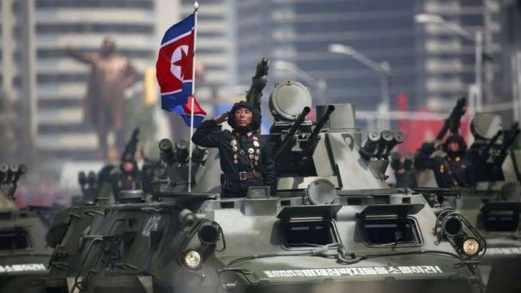 Milhares de militares marcharam em demonstração de força e poderio militar na capital coreana