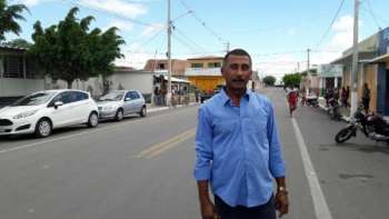 Comerciante Marcondes Silva, que mantém um empreendimento na entrada da cidade há três anos, também relata que a situação do asfalto era péssima