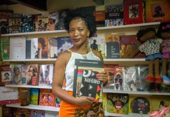 Etiene Martins abriu uma livraria dedicada a autores negros.