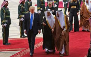 Trump foi recebido pelo rei saudita Salman bin Abdulaziz al-Saud em Riad