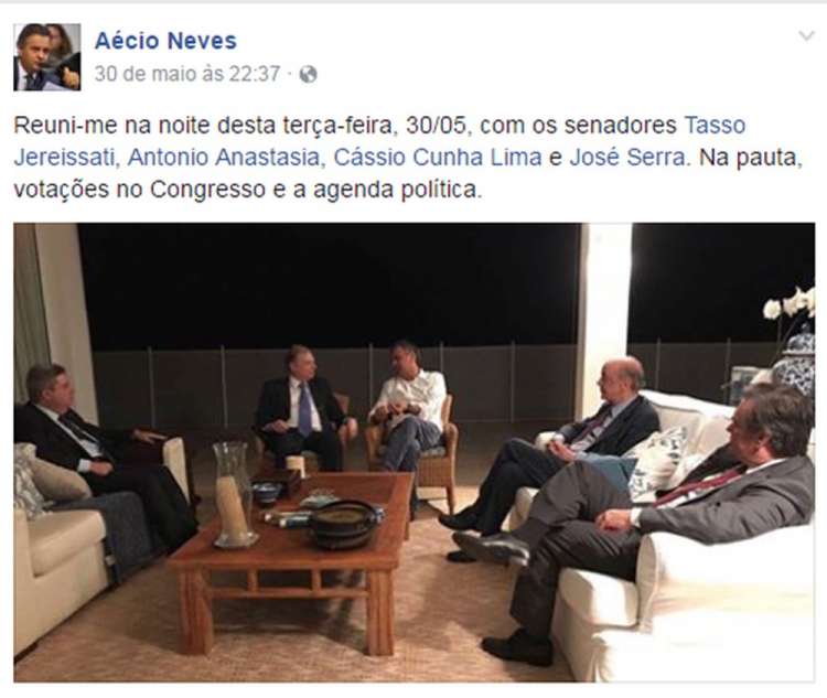 Em post no dia 30 de maio, Aécio Neves diz que se reuniu com senadores do PSDB para tratar de votações no Congresso